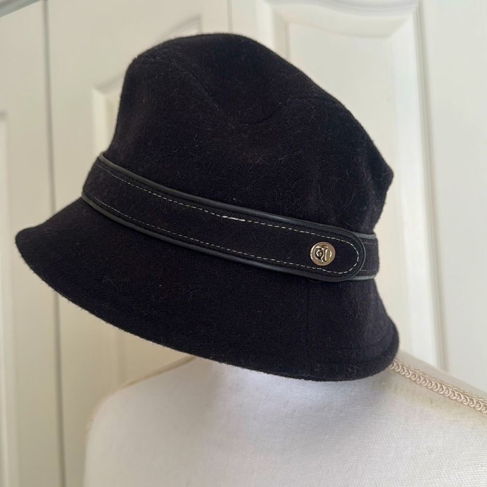 Coach women wool blend hat with buckle